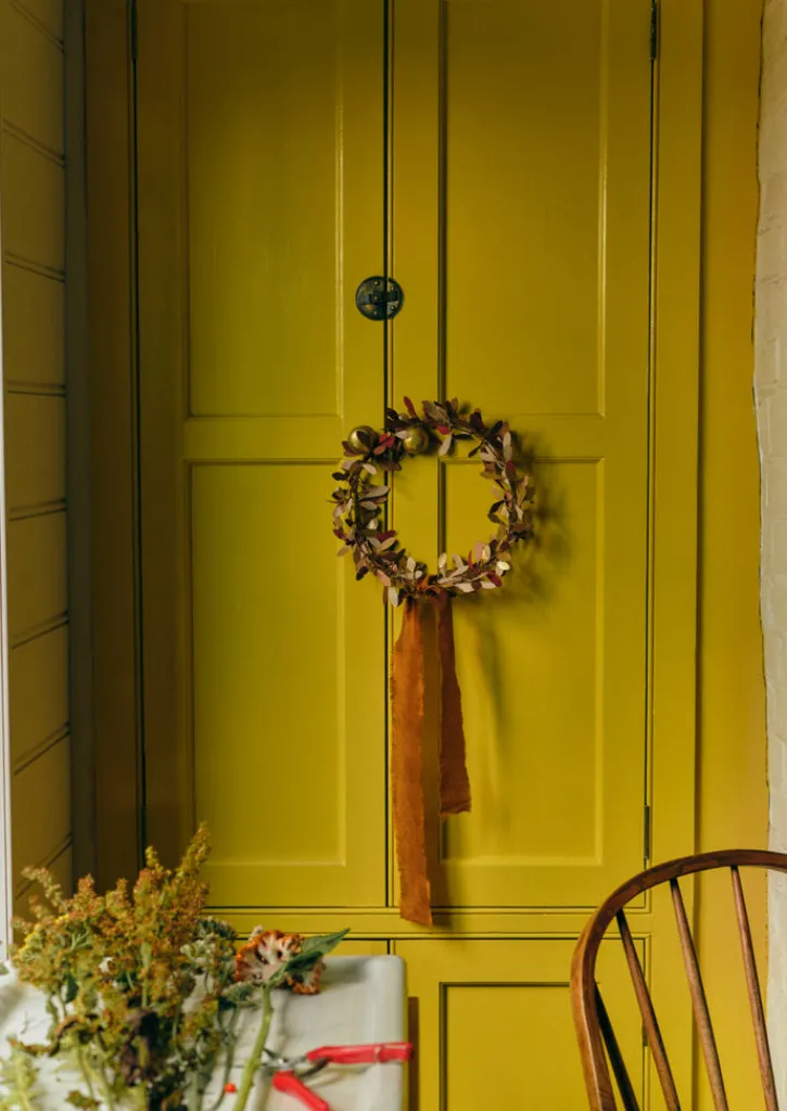 TOAST Mistletoe Paper Wreath- Christmas Decorations